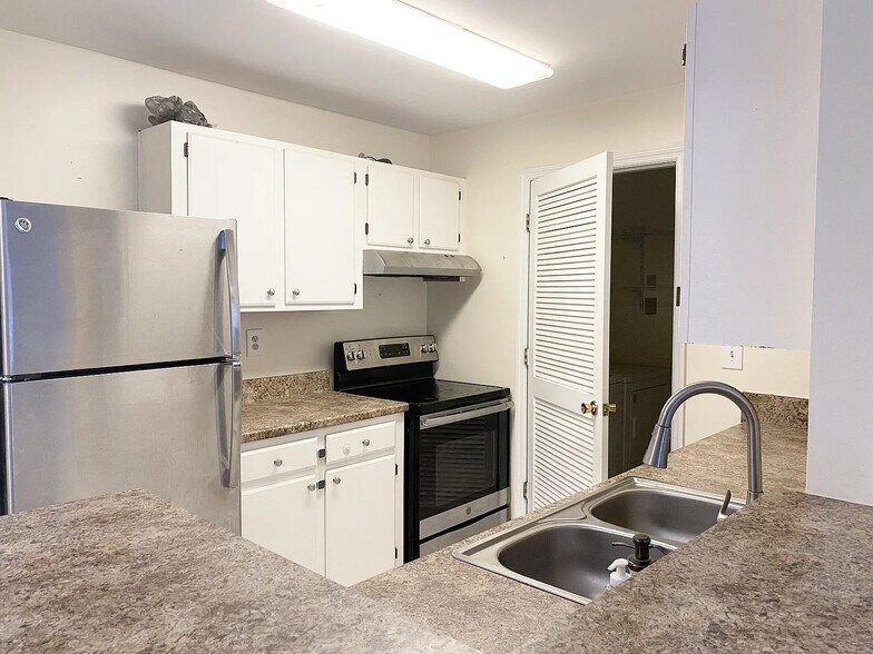 Building Photo - 635 Granville Ct