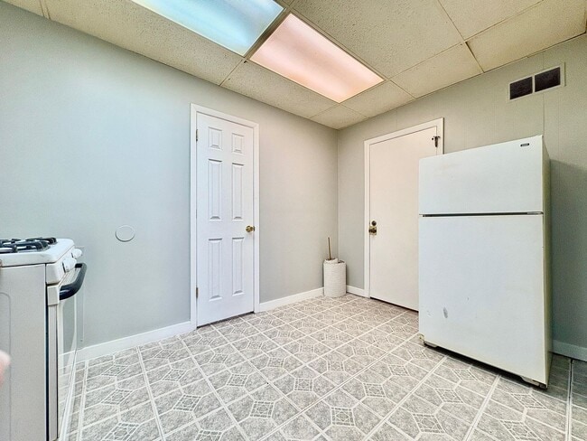 Building Photo - 2621 S Michigan St