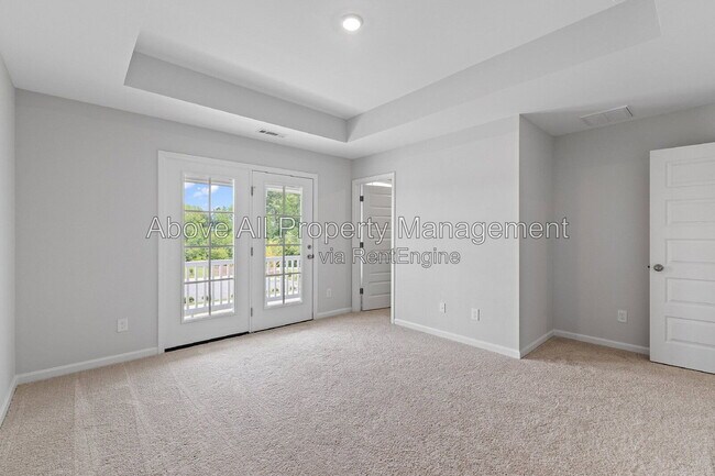 Building Photo - 204 White Oak Gdn Wy