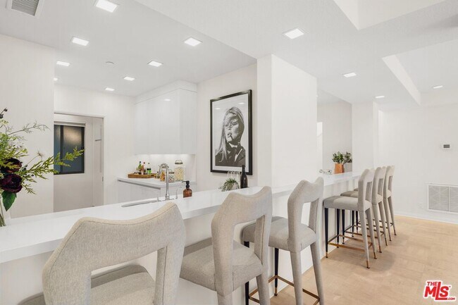 Building Photo - 110 Ocean Park Blvd