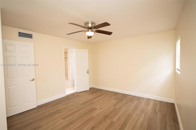 Building Photo - 5613 Pierce St