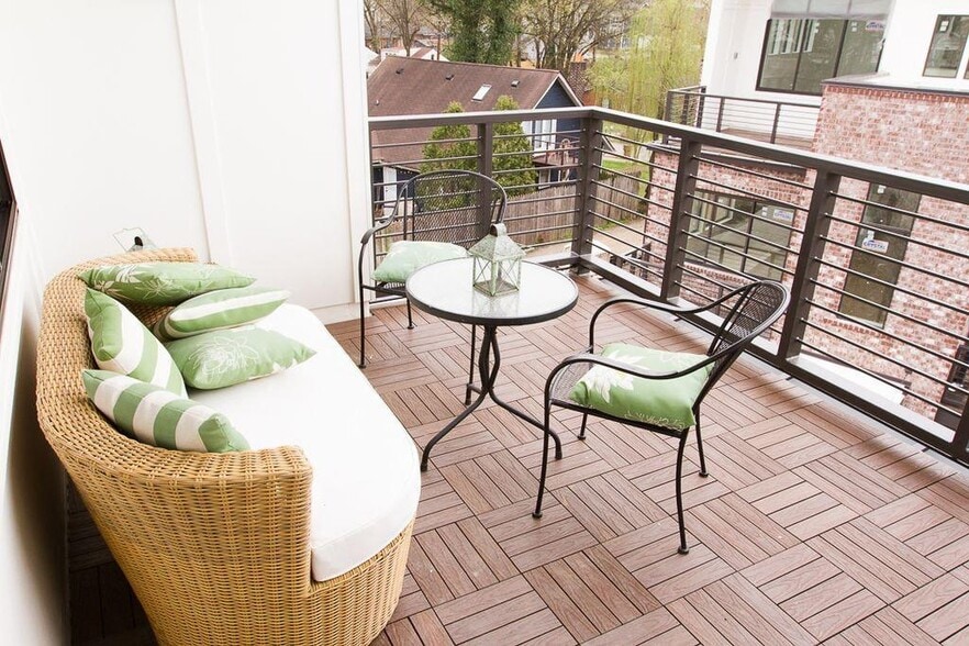 Building Photo - 1035 Chester Ave