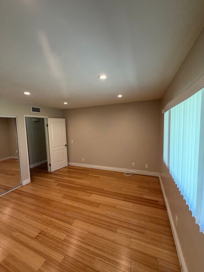 Building Photo - Beautiful 3 Bedroom Home in Avocado Heights