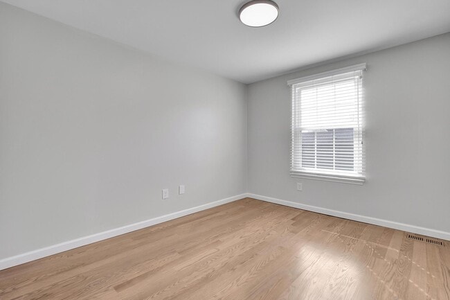 Building Photo - 41705 Broquet Dr