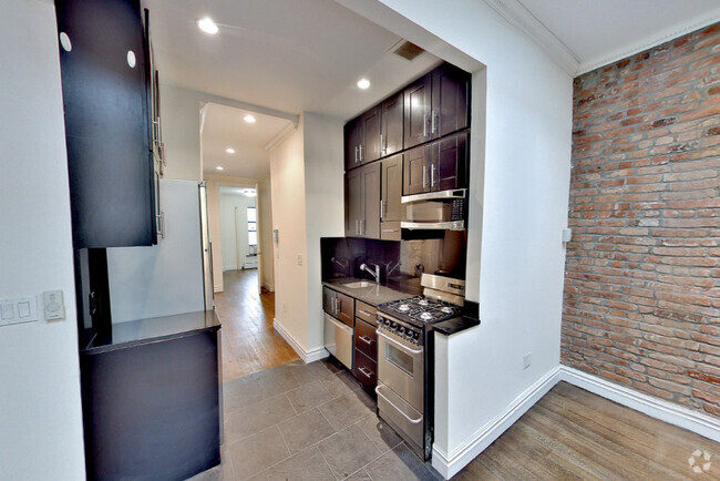Building Photo - 420 W 51st St