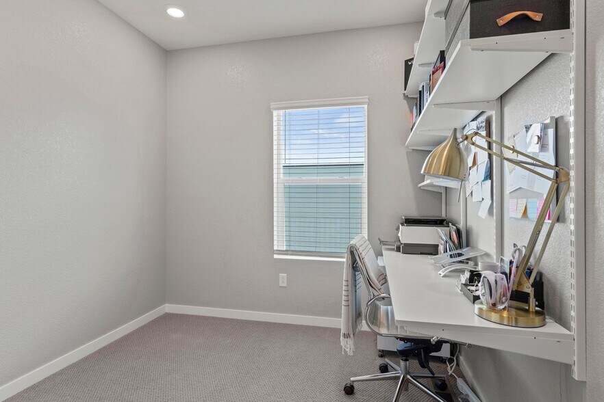 Building Photo - 6768 Quivas Way