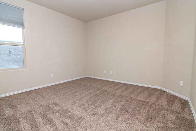 Building Photo - 6715 Hall of Fame Blvd