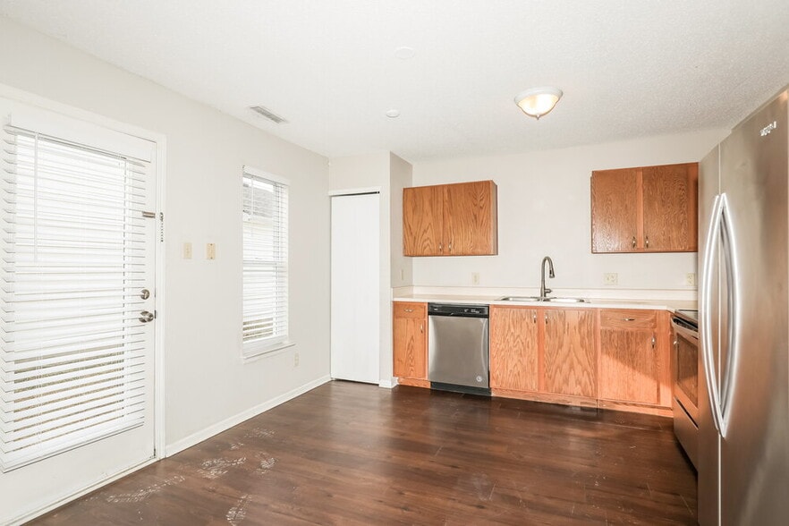 Building Photo - 12820 Freedom Dr