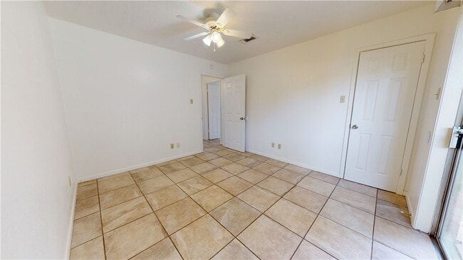 Building Photo - 809 Llano Pl