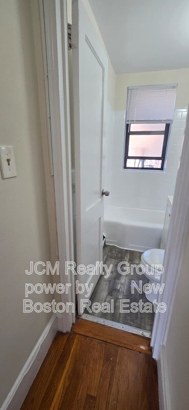 Building Photo - 11 Victory Rd