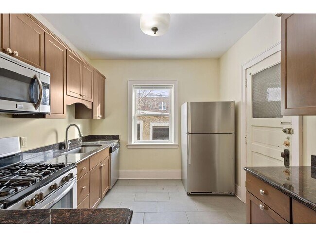 Building Photo - 1941 Fremont Ave S