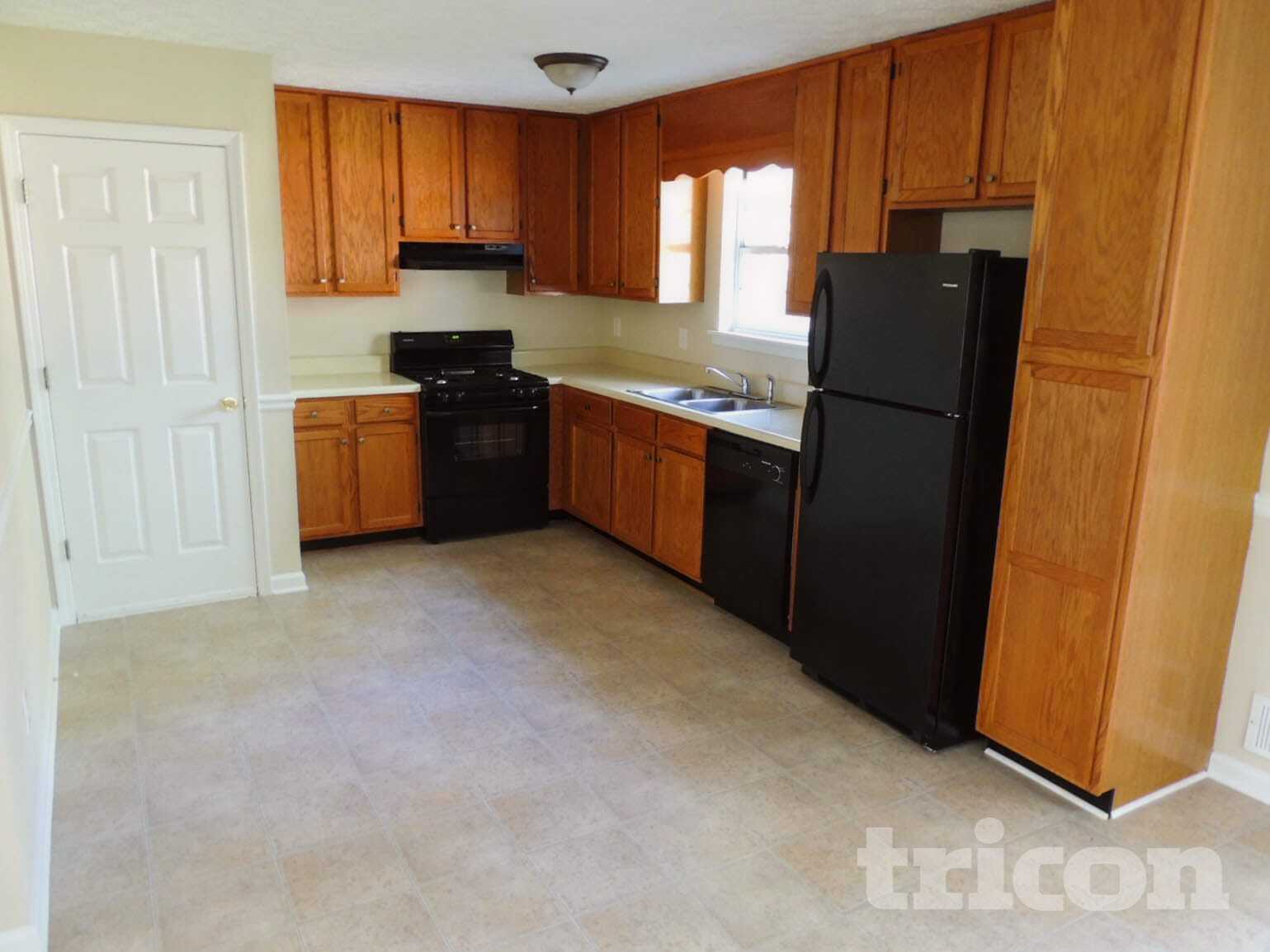 Building Photo - 76 White Pines Ln