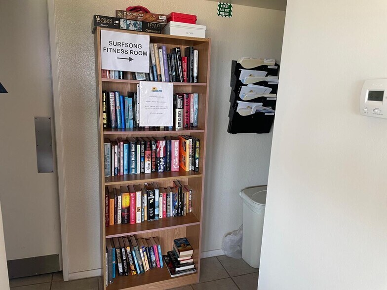 Building Photo - 245 S Helix Ave