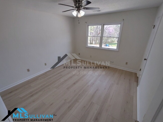 Building Photo - 2211 Peppertree St