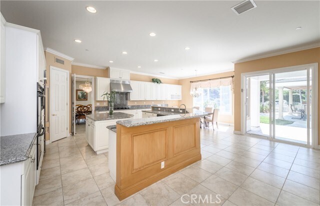 Building Photo - 21 Bent Oak