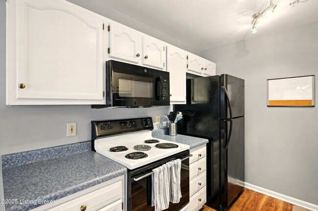 Building Photo - 225 Crescent Hill Pl