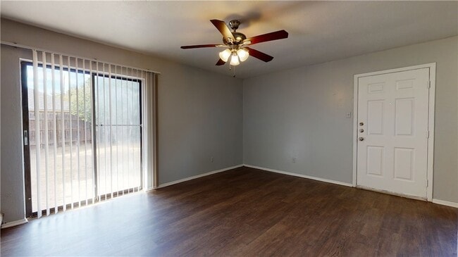 Building Photo - 1002 Verde Dr