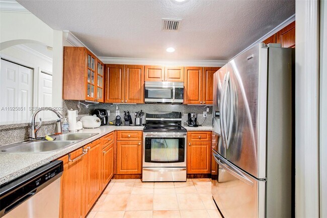 Building Photo - 6380 NW 114th Ave