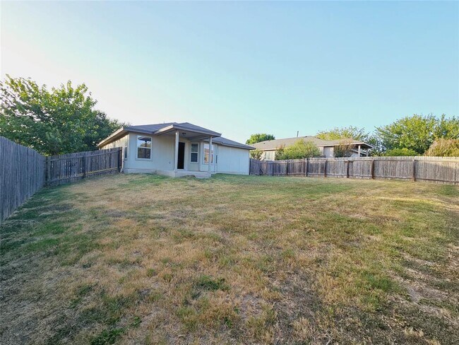 Building Photo - 423 Paddington Dr