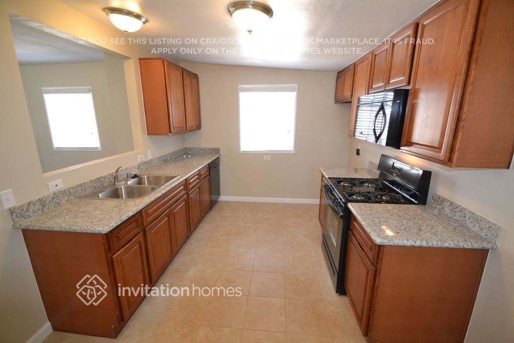 Building Photo - 1058 N Glendora Ave
