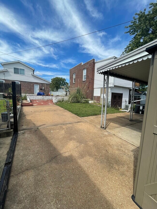 backyard - 2317 Marconi Ave