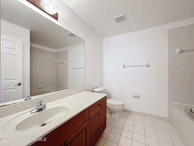 Building Photo - 2464 Hemingway Ln