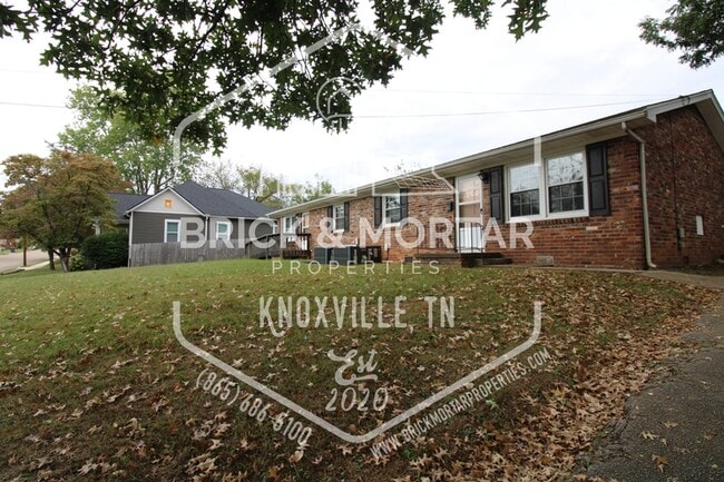 Building Photo - 2409 Holbrook Dr