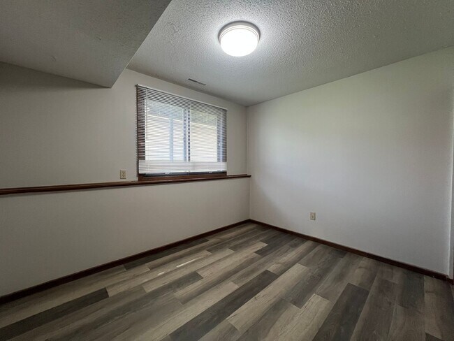 Building Photo - Spacious 2-Bed, 1-Bath Townhome with a Gar...