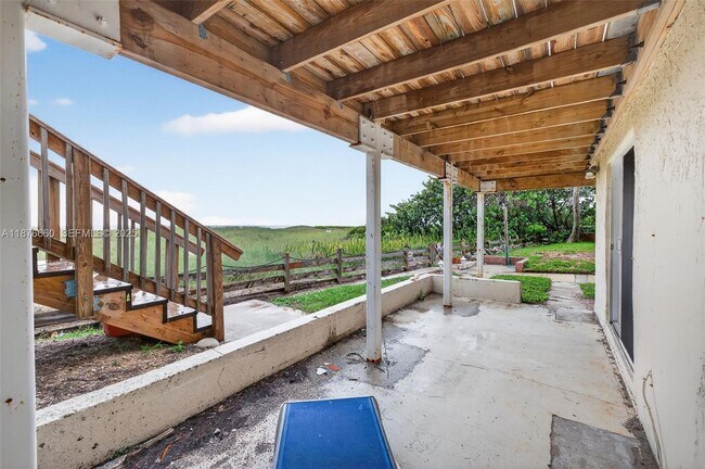 Building Photo - 820 N Ocean Blvd