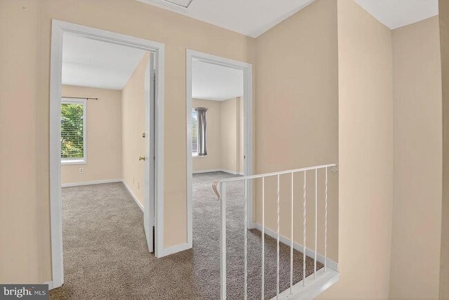 Building Photo - 9805 Lake Shore Dr