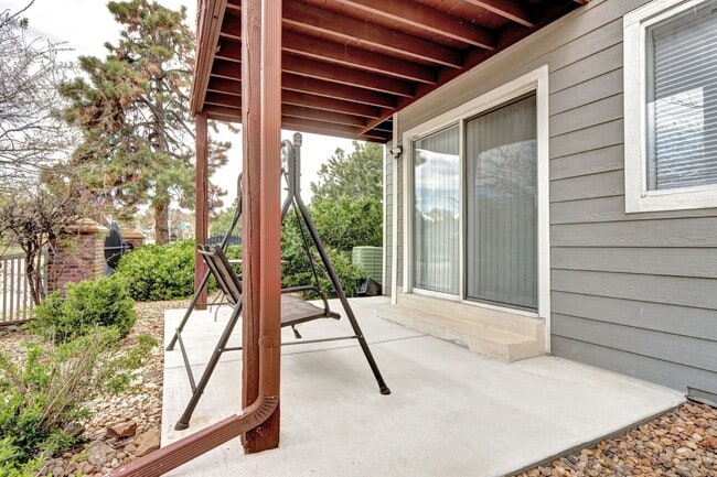 Building Photo - 2 bed 1 bath Condo in Victoria Crossing II