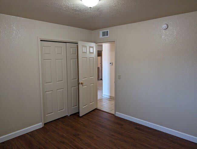 Building Photo - University Triplex