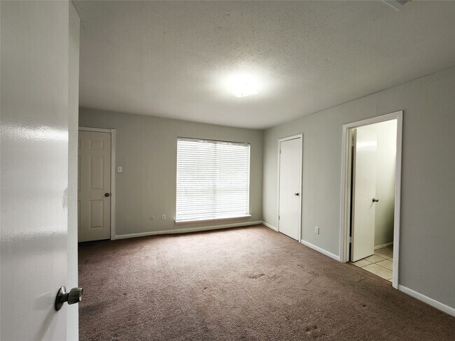 Building Photo - 8848 Kempwood Dr