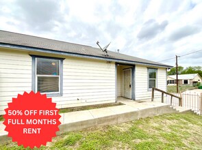 Building Photo - *MOVE IN SPECIAL* Convenient & Low-Maintenance Living Near St. Mary’s University!