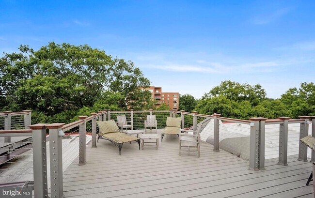 Building Photo - 3051 Idaho Ave NW