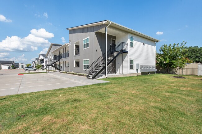 Building Photo - 1326 Prairie Dr