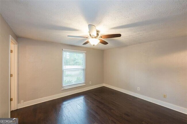 Building Photo - 1135 Worthington Hills Dr