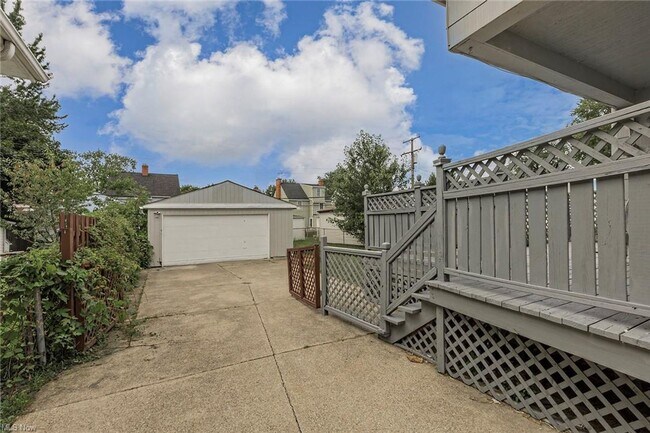 Building Photo - Lakefront 4-Bedroom Home for Rent in Euclid, OH