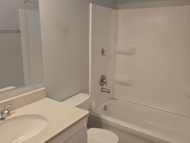 Building Photo - 308 Heustis St