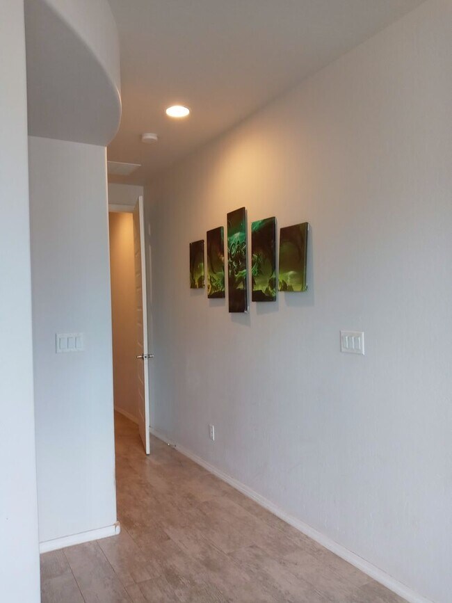 Building Photo - FOUR BEDROOM-SINGLE STORY-RIO RANCHO