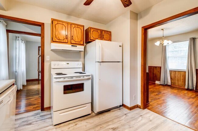 Building Photo - 1119 3rd Ave