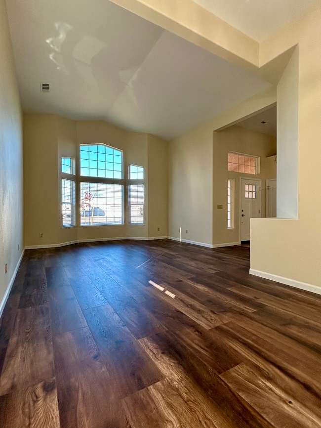 Building Photo - 366 Hollyhock Cir