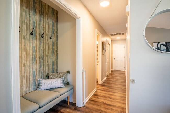 Building Photo - FURNISHED RENTAL FOR 3-12 MONTHS AVAILABLE MID-JUNE