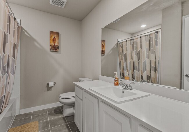 Building Photo - 706 Melody Hl Dr
