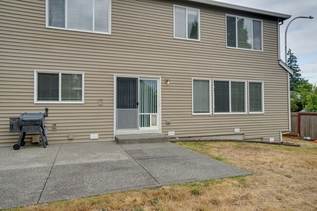 Building Photo - Price reduction-Lakeland Hills 2 Story