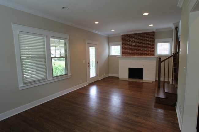 Building Photo - 307 S 50th St