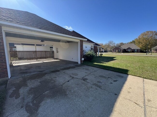 Building Photo - Corner-Lot Comfort in Zachary! — Spacious 3BR Home in Ravenwood Subdivision