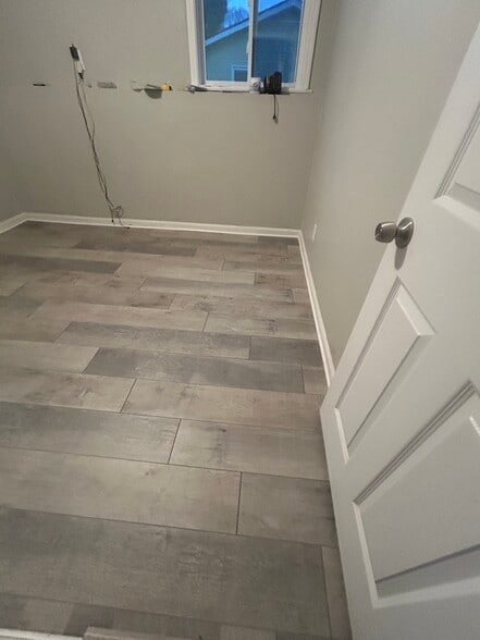 Building Photo - 4220 Daniel Dr