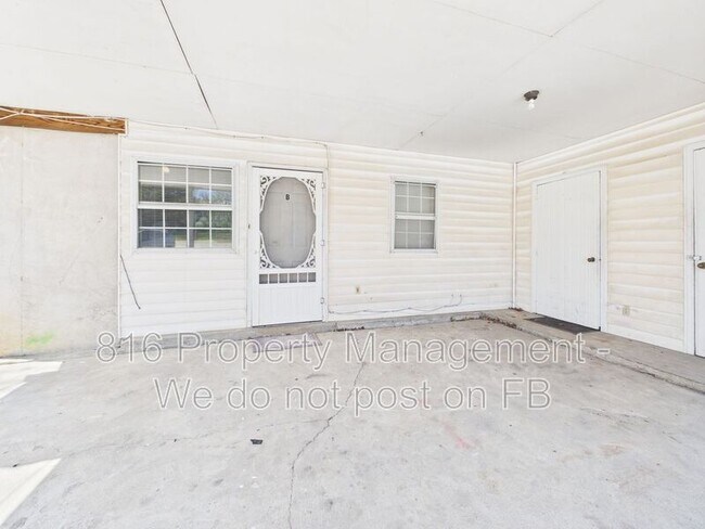 Building Photo - 402 S Commercial Ave