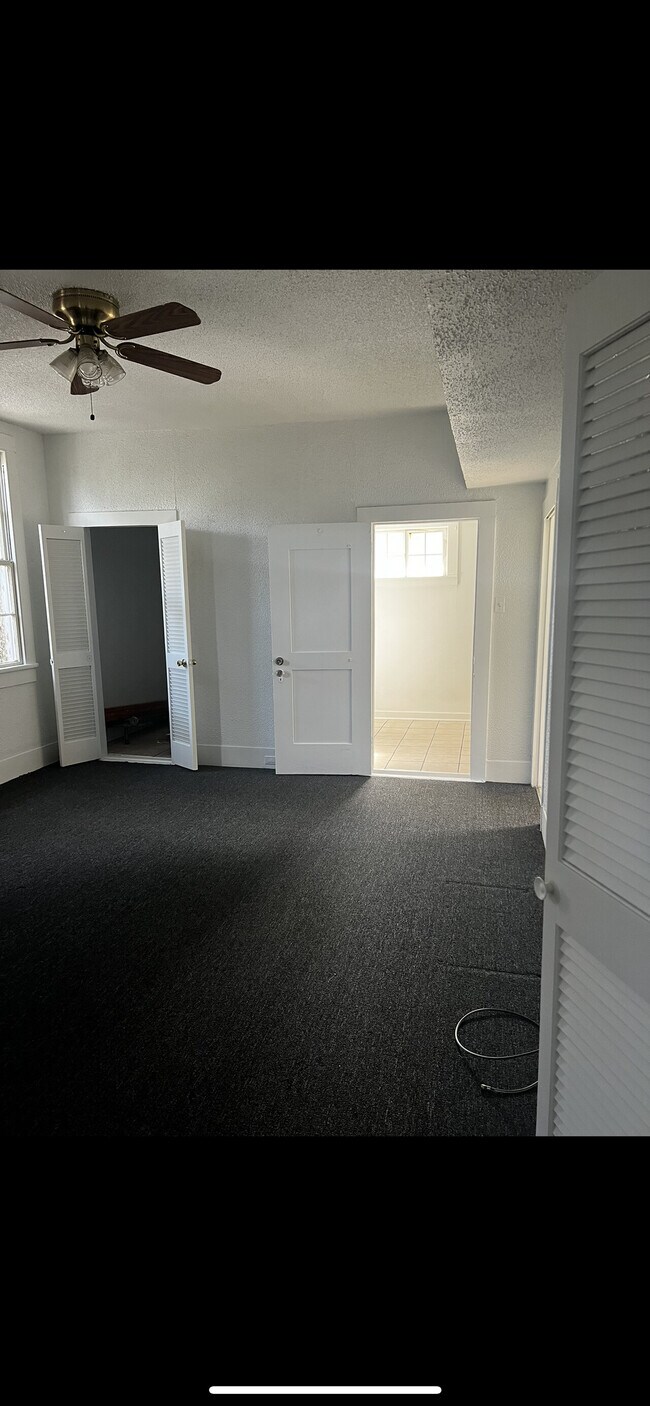 Building Photo - 2821 Monroe St.